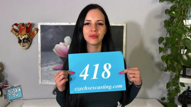 Sexy Areta Ridera shows off her hot body E418