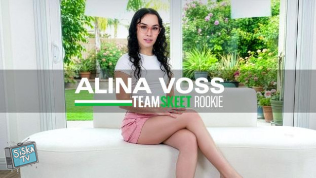 Newcomer Alert: Petite Cutie Alina Voss Is Our Gift to You