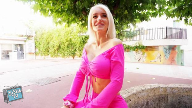 Eva, 34 years old, has a very wide appetite for hardcore!