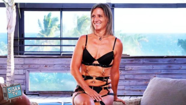 Laeticia, 43 years old, saleswoman at the JAndM Store in Reunion Island!