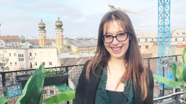 Mia Devil counts by twos!