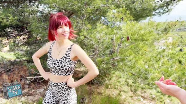 Chaarlene improvises in front of a voyeur...