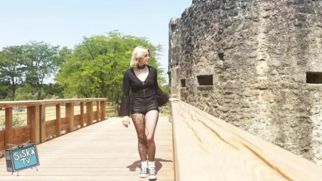 Julia, 20 years old, doesn't like the ordinary!