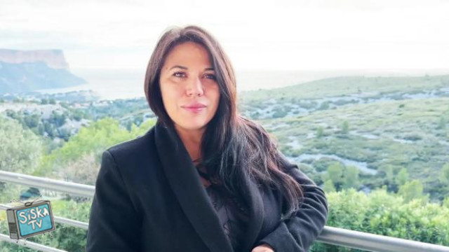 Vicky, 40 years old, two tails to start the year off right!