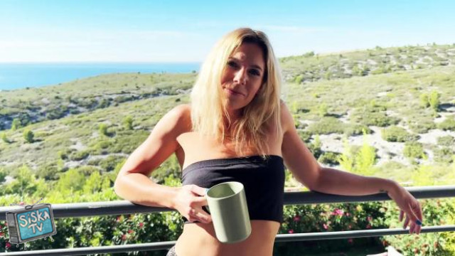 Kleo, three tails to satisfy her...