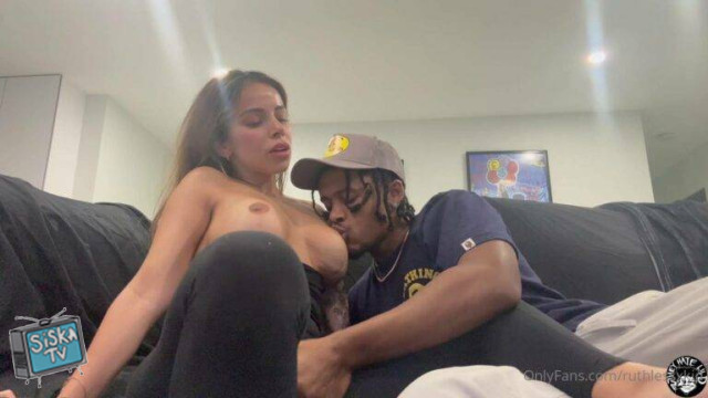 Get High And Lets Fuck On Couch W Lil D