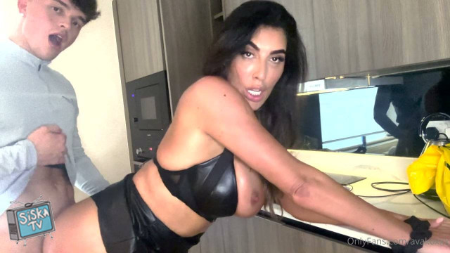 Hotel Hookup With Young Tinder Date