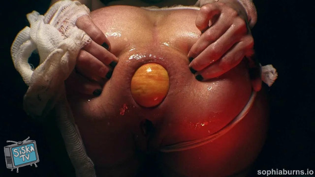 Stuffing Apples Into Her Ass