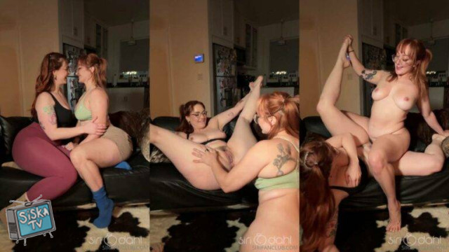 Thick Babe Scissoring In Couch