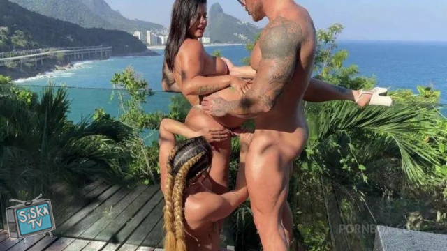 2 Brazilian MILFs Sucking Cum