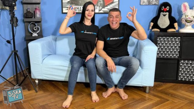 Amateur brunette wants to show us something really sexy