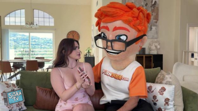 Lilibet Saunders Collects Porn Dude's Sample