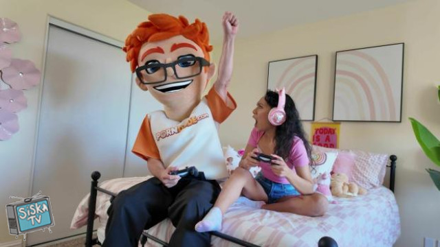 Gamer Girl Sarah Lace Grinds with Porn Dude