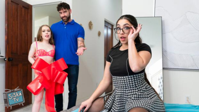 You Said You Like Girls So Meet My Stepdaughter S13:E11