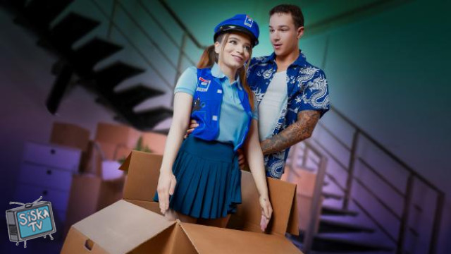 âWhy Did You Order a Sex Doll That Looks Like Me!â Little Mailwoman Gets a Big Package