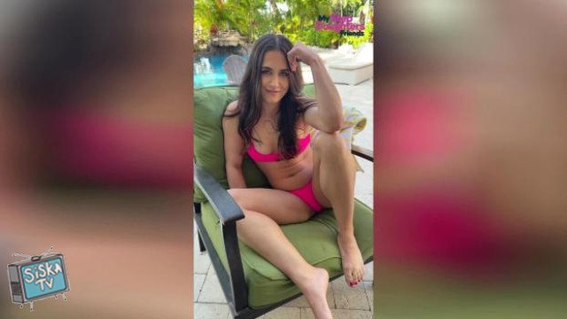 Daisy Phoenix Seduces And Fucks Her Friend