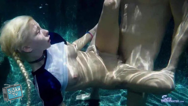 Sex Under Water Quickie